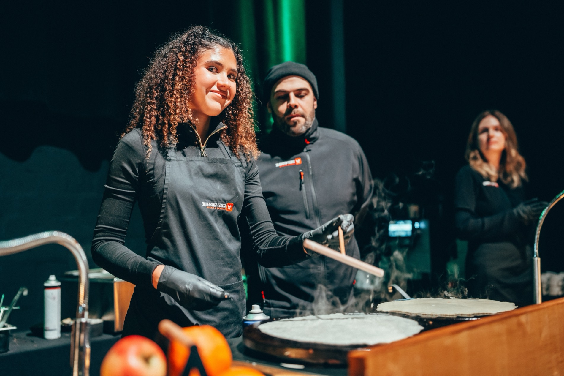 Köch:innen für Live-Cooking-Stationen