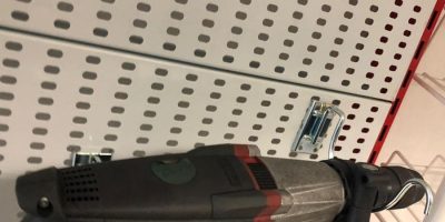 Accesorios Cromados para Tiendas de Ropa