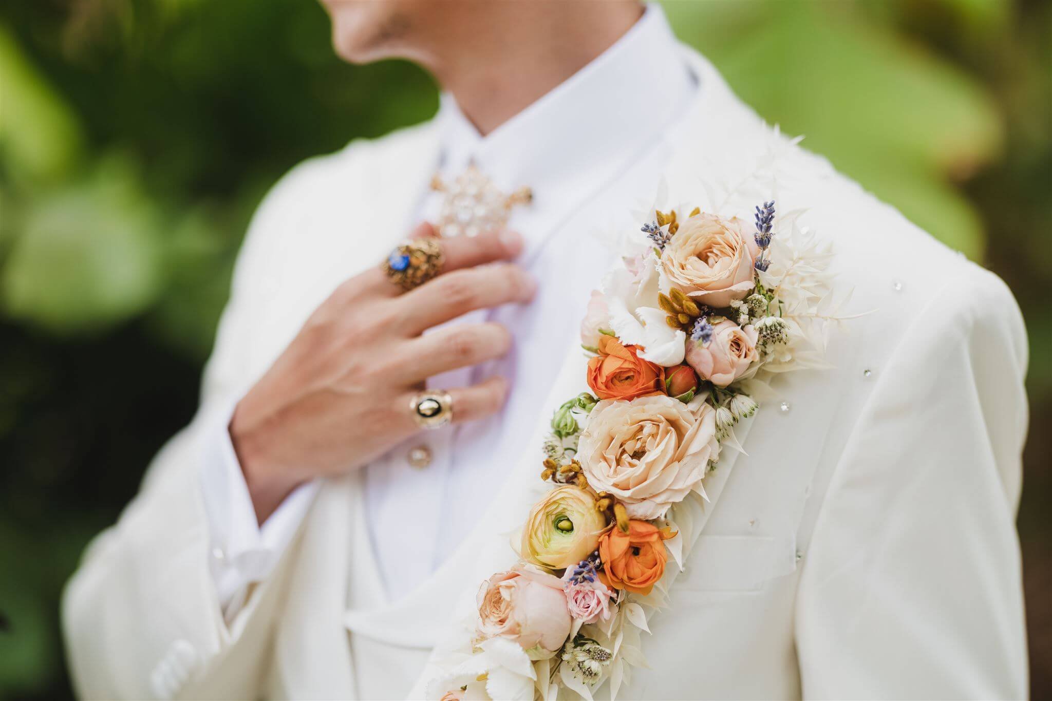 Floral Lapel Pins & Boutonnieres