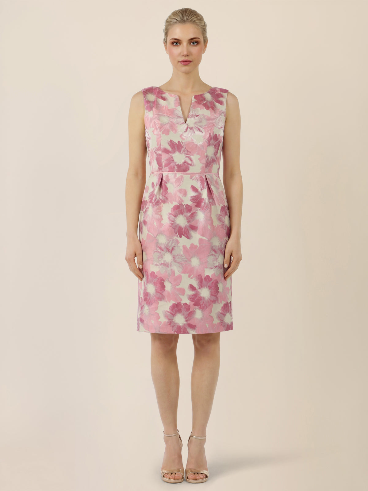 APART Ärmelloses Etuikleid mit floralem Jacquard | creme-rose