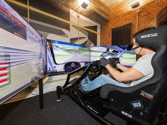 Simracing auf Full Motion Rennsimulatoren