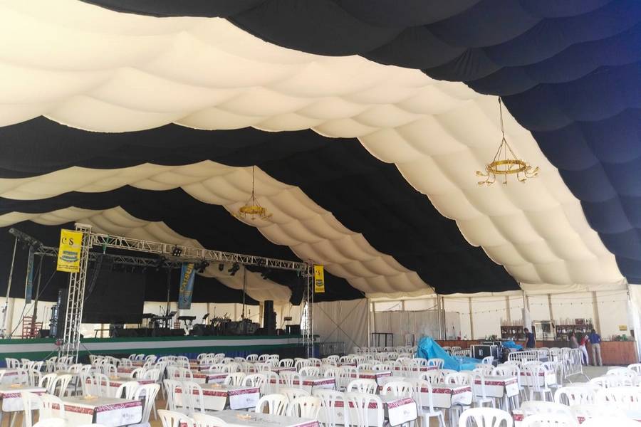 Instalación de Carpas Poligonales para Ferias