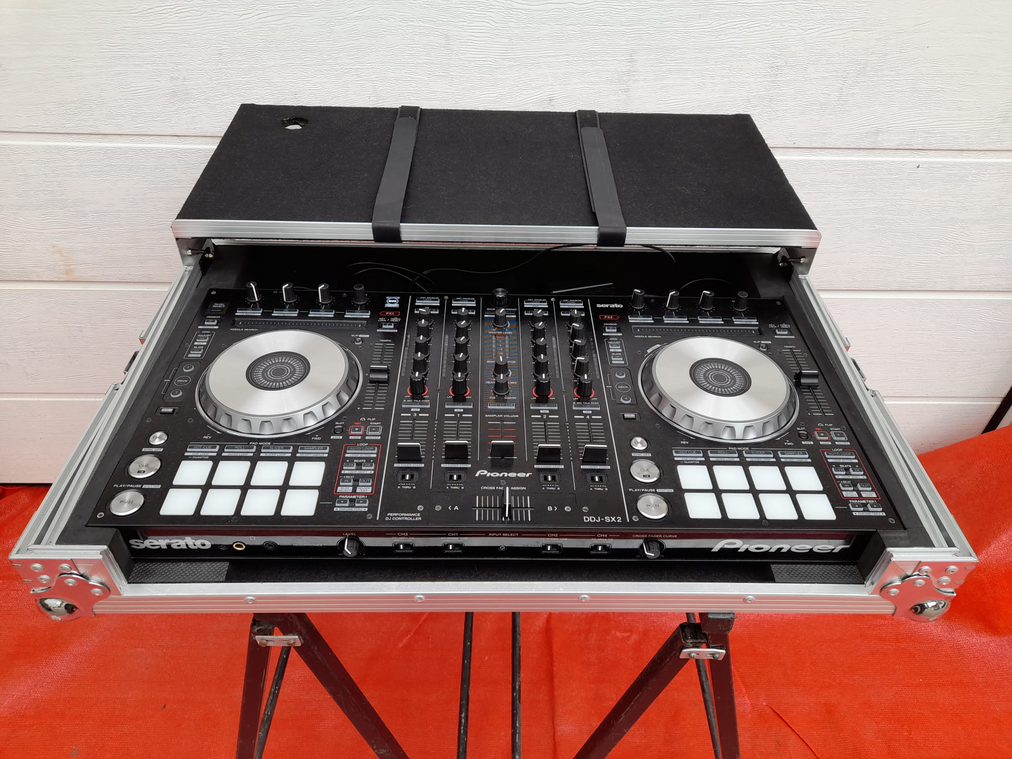 Pioneer DJ Controller DDJ-SX2 im Case