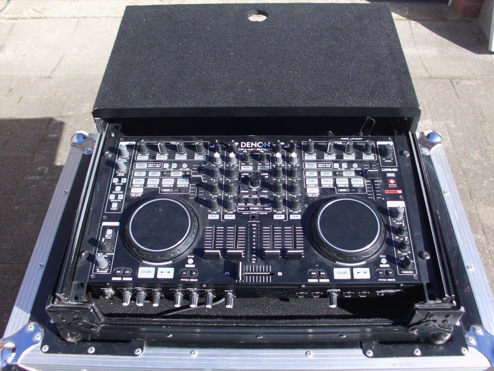 Denon DJ Controller im Case