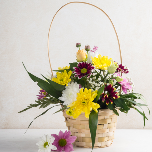 Cesta de Mimbre con Flores