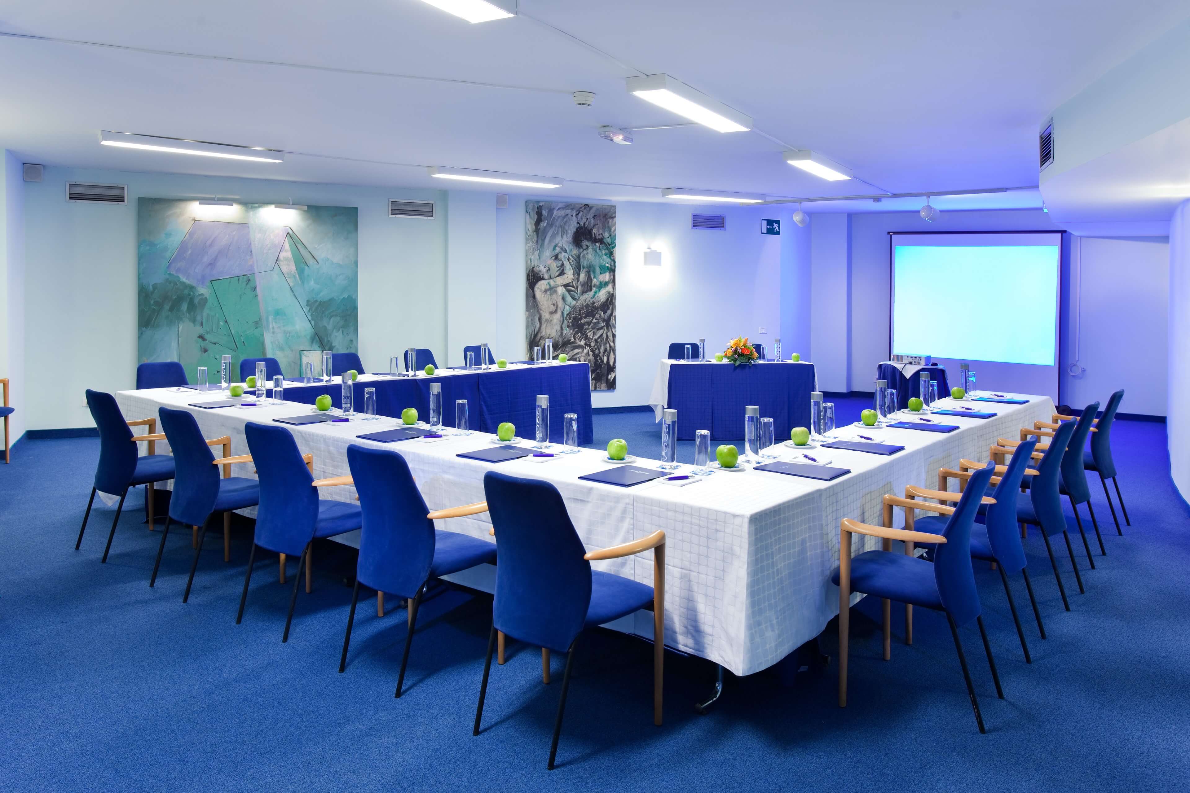 Sala de Conferencias y Reuniones de Empresa – Seaside Sandy Beach