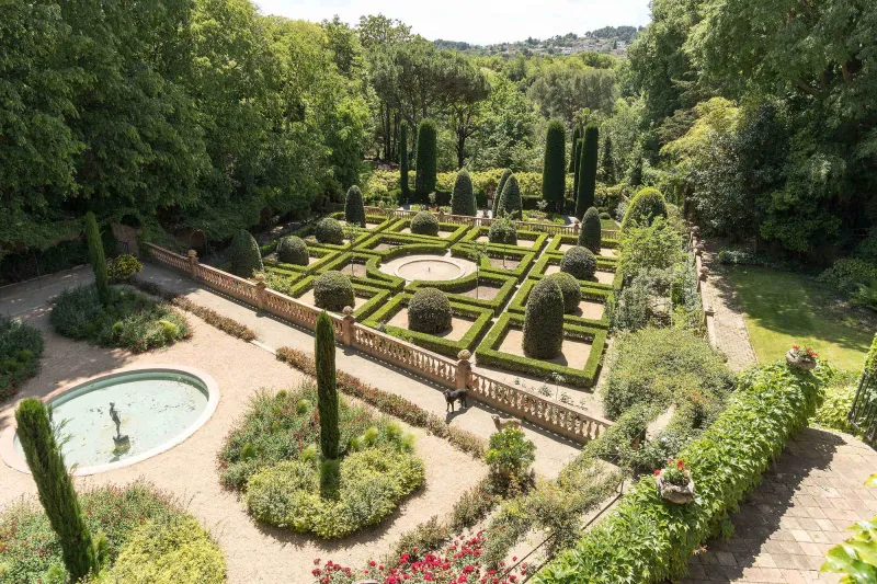 Labyrinth Villa