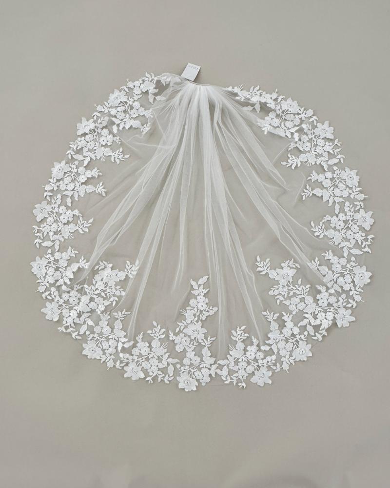 LILLY Tulle Veil - 3D Flowers
