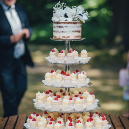 Naked Petit-Four-Hochzeitstorte
