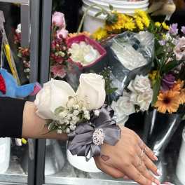 2 Roses Wrist Corsage