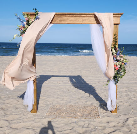 White Wooden Mandap 8' x 8' x 7'