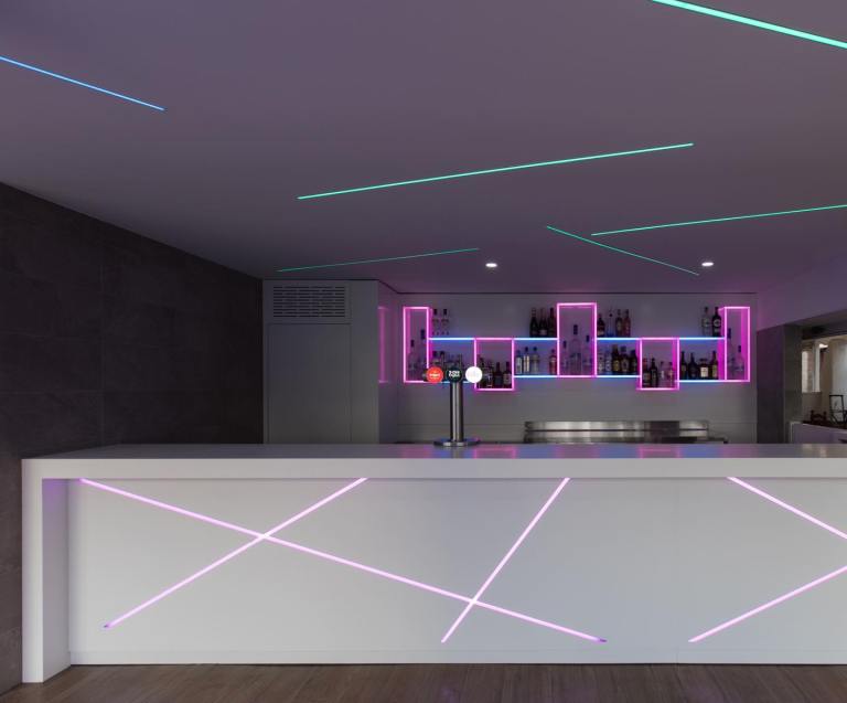 Expositor de Botellas en Metacrilato con Iluminación RGB