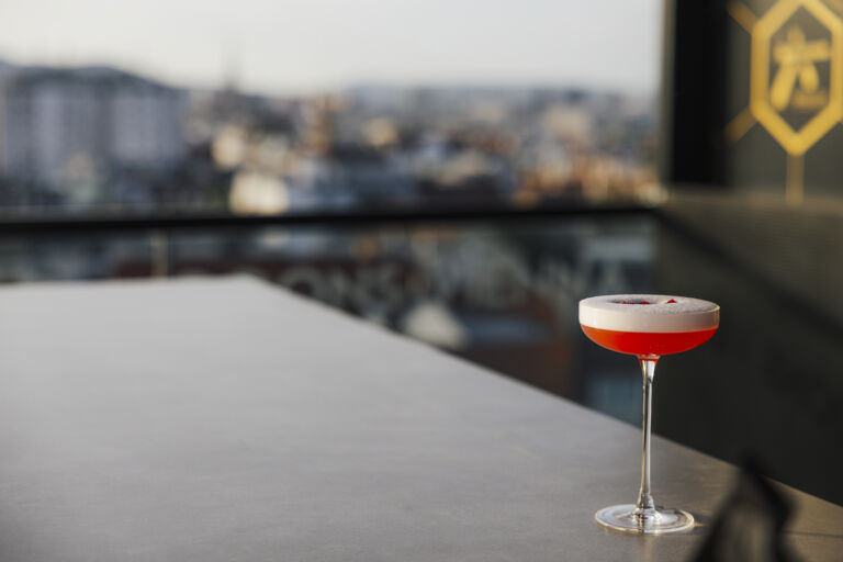 MOOONS Rooftop Bar