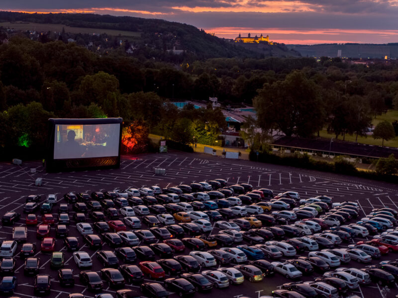 Indoor/Outdoor Kino