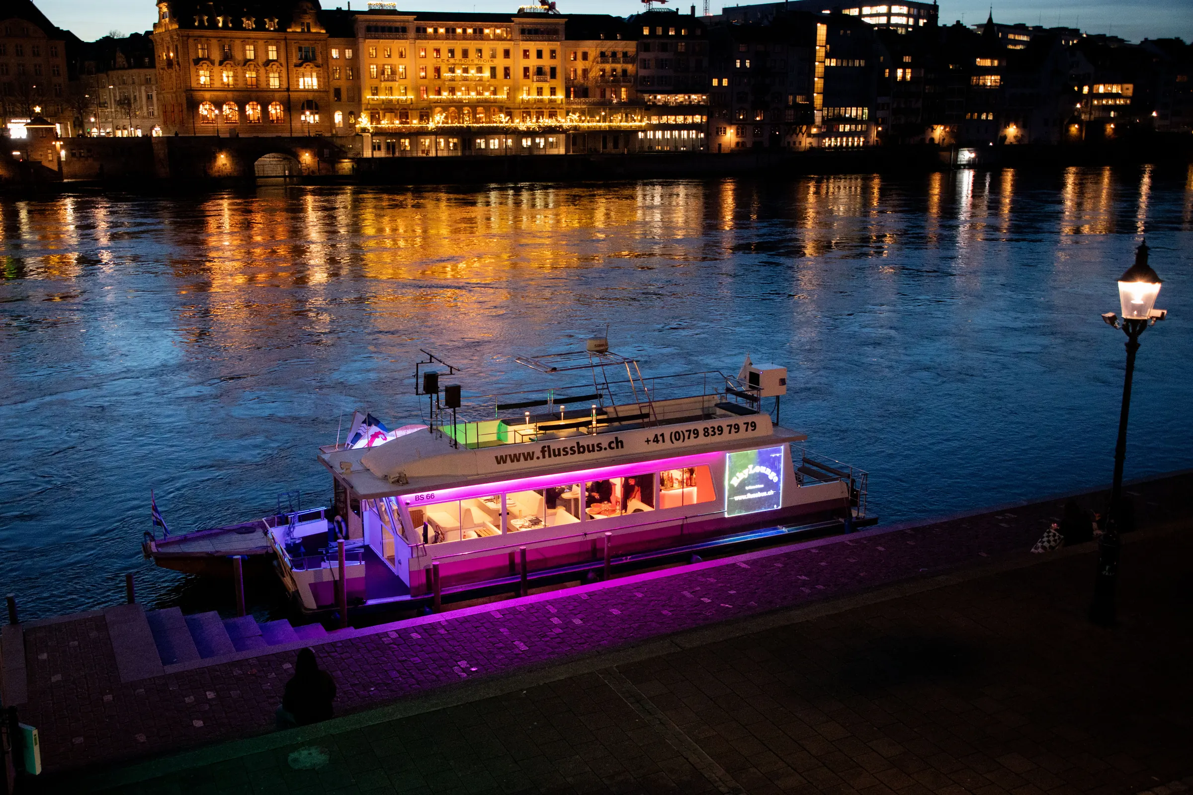 RhyLounge Bootsfahrten auf dem Basler Rhein