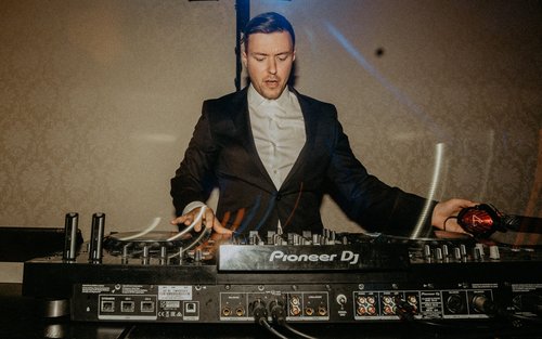 DJ Patrick Light – Event-DJ für Hochzeiten & Firmenfeiern