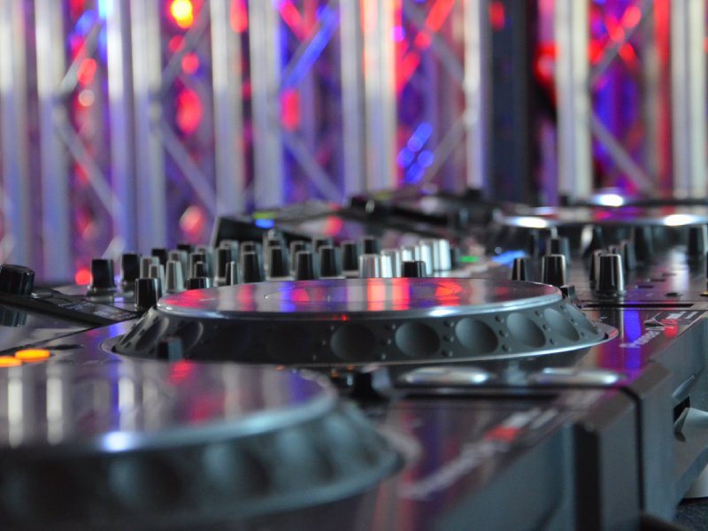 Party- und DJ-Equipment