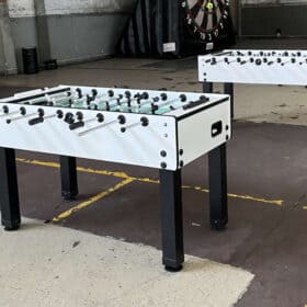 Weißer Tischkicker