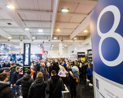Halle 8
