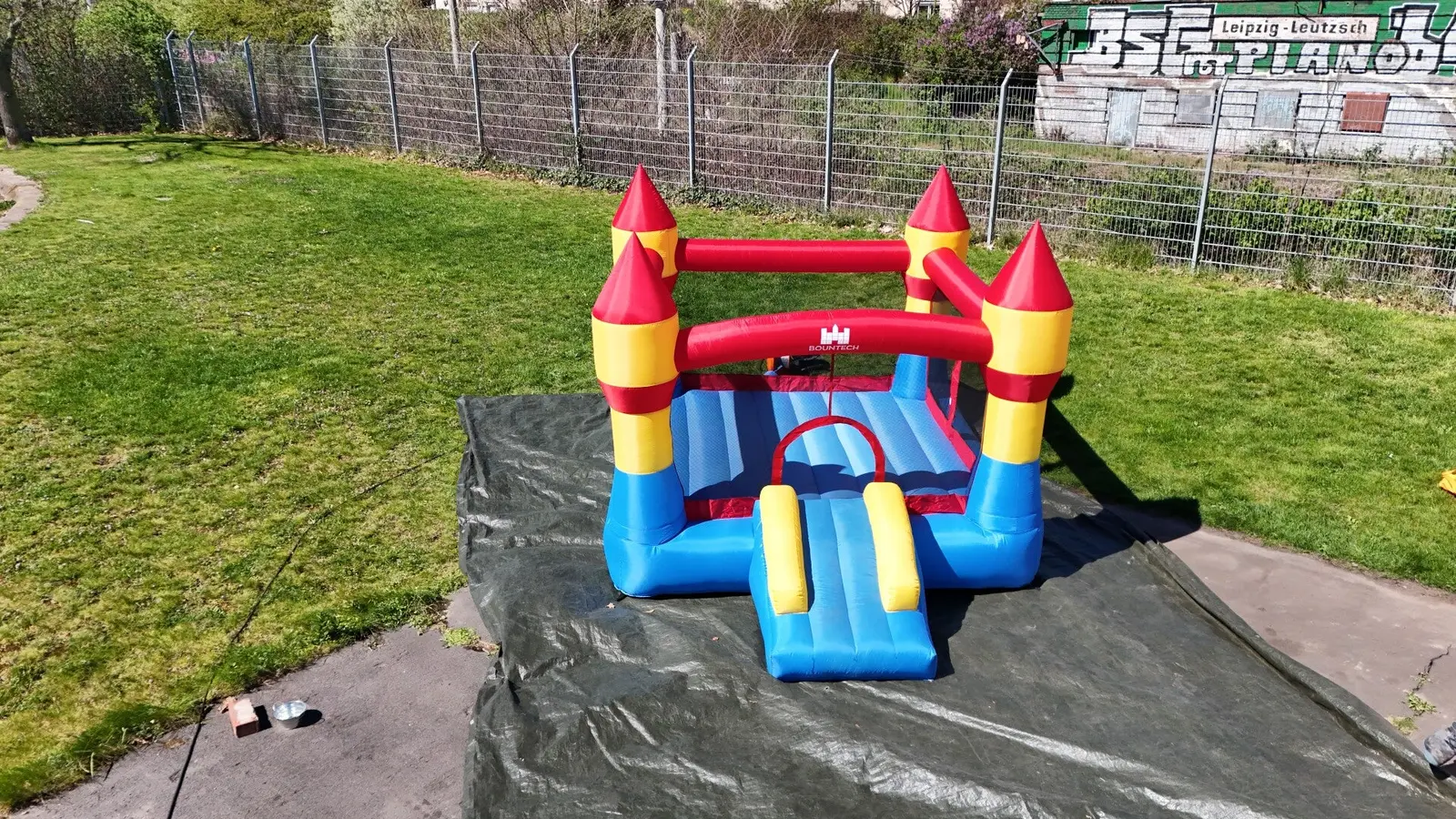 Schloss Nylon – kompakt