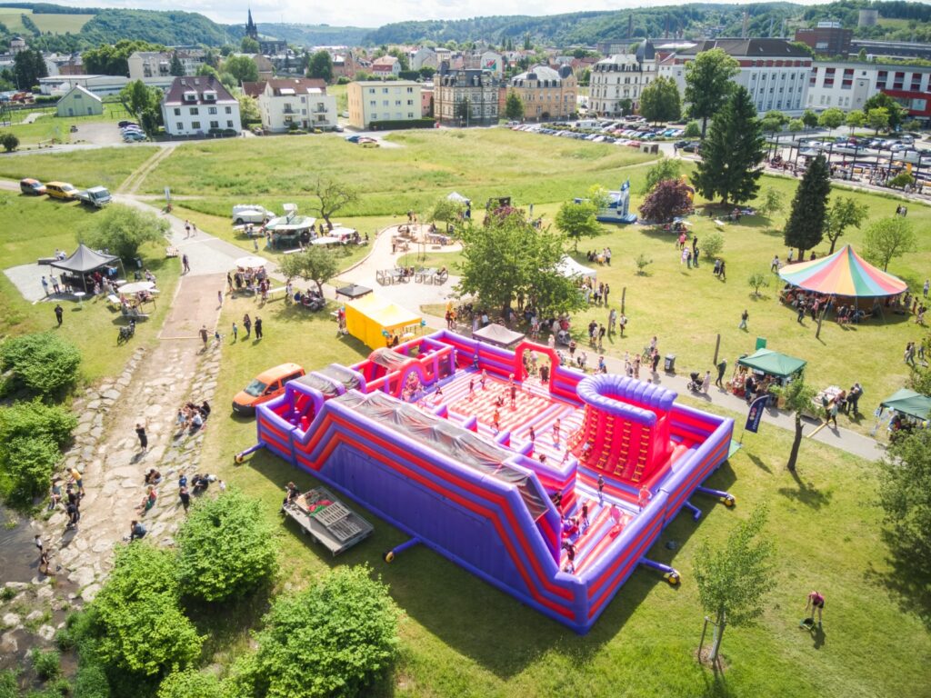 Hüpfburg Dino mit Rutsche