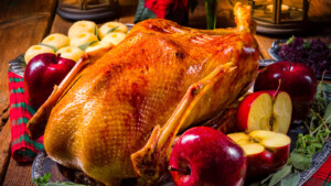 Ganze Weihnachtsgans gefüllt