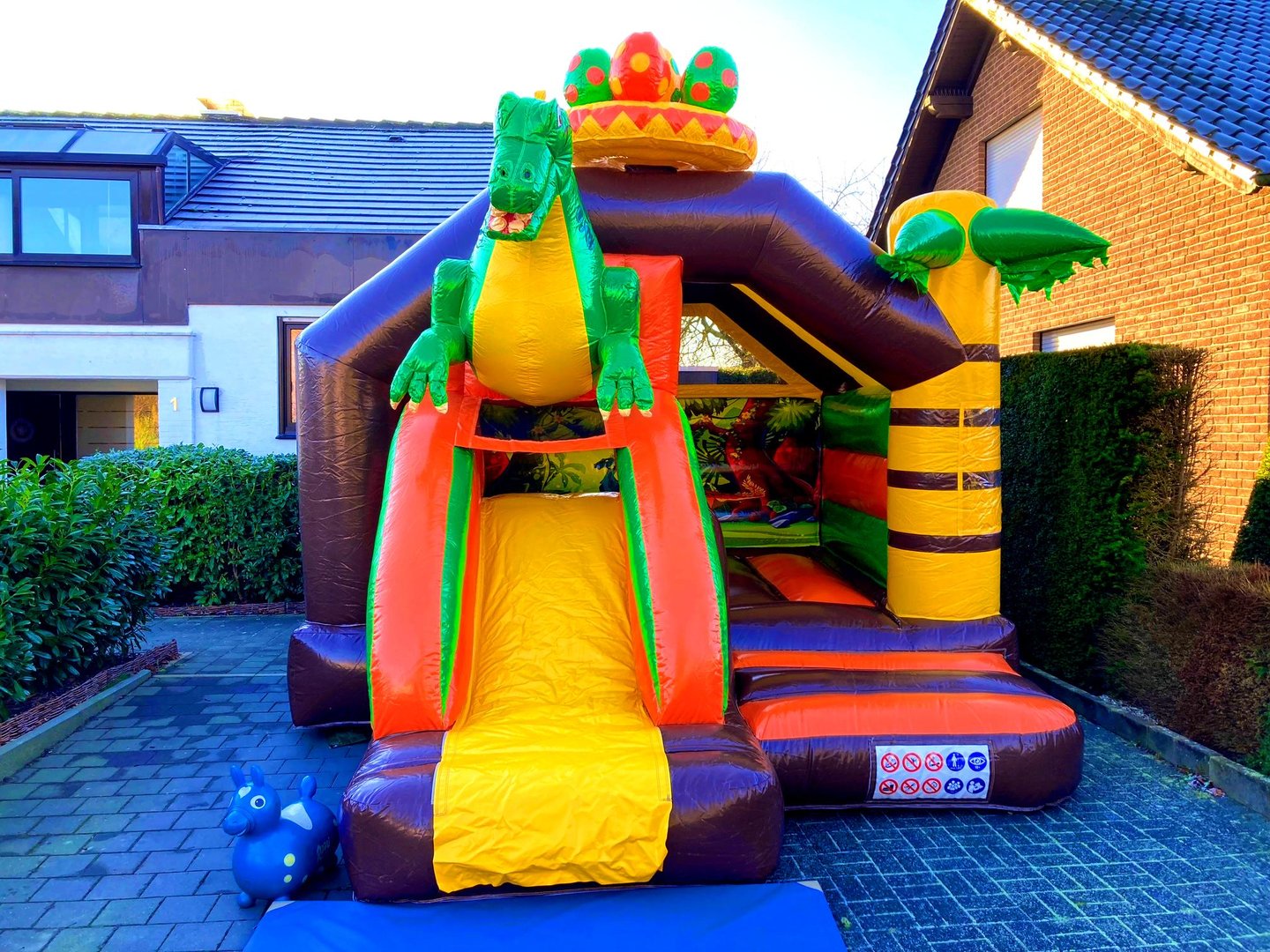 Hüpfburg Dino mit Rutsche