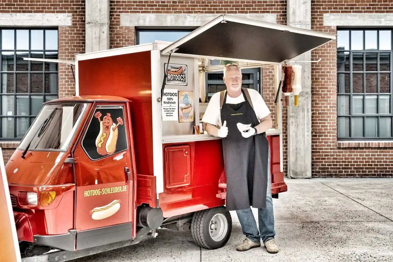 Foodtruck Catering mit Hotdogs und Pulled Pork