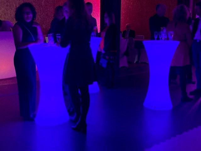 STEHTISCH Claudio
