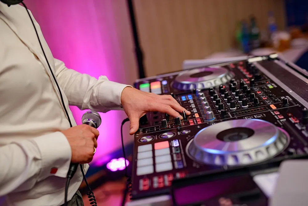 DJ huren bedrijfsfeest
