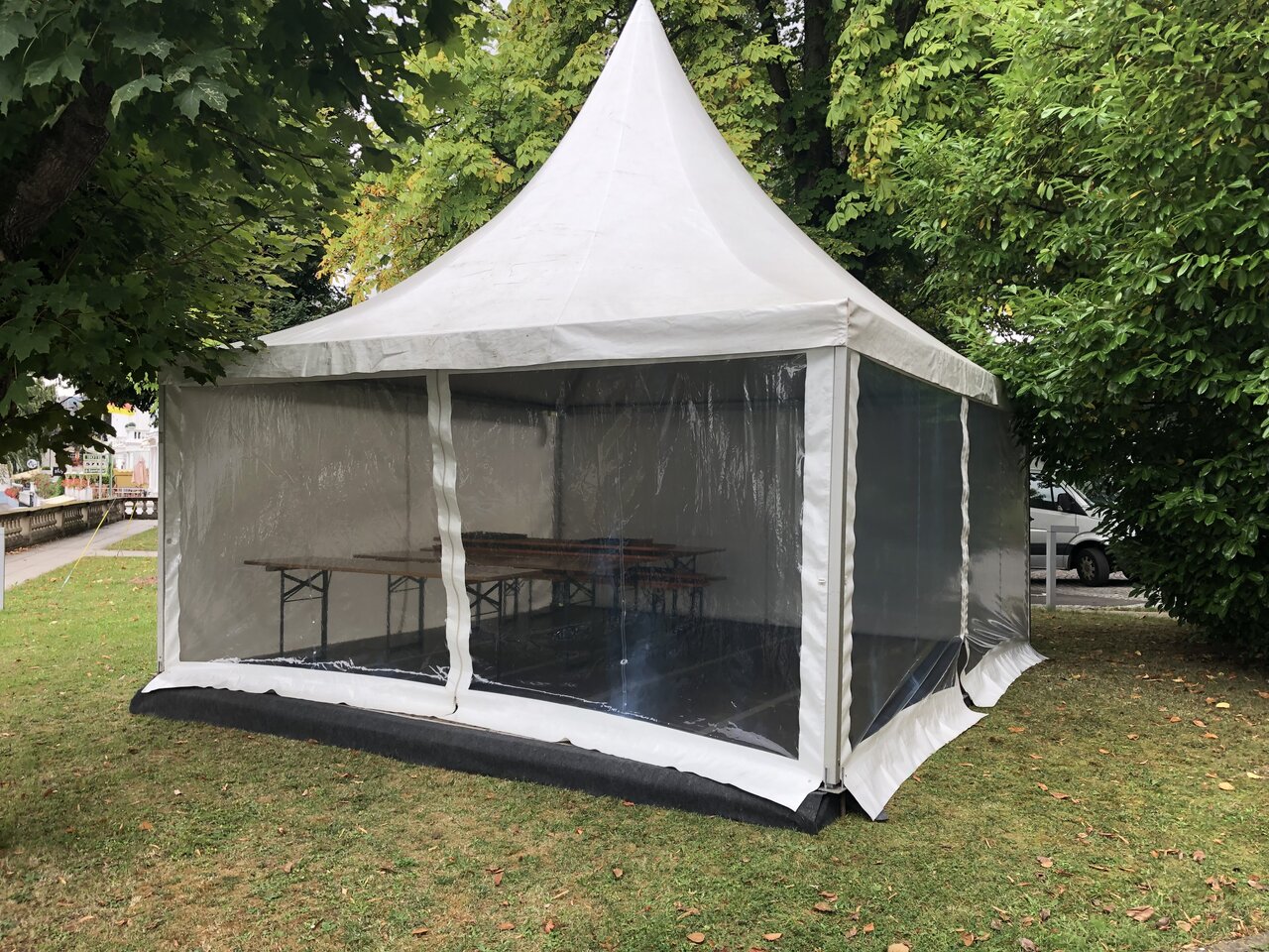 Zelt für Akkreditierung & Garderobe