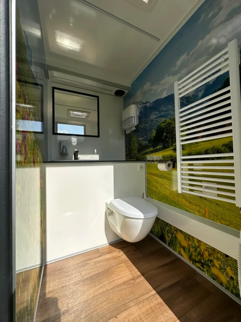 Toilettenwagen „1 & 1 barrierefrei“