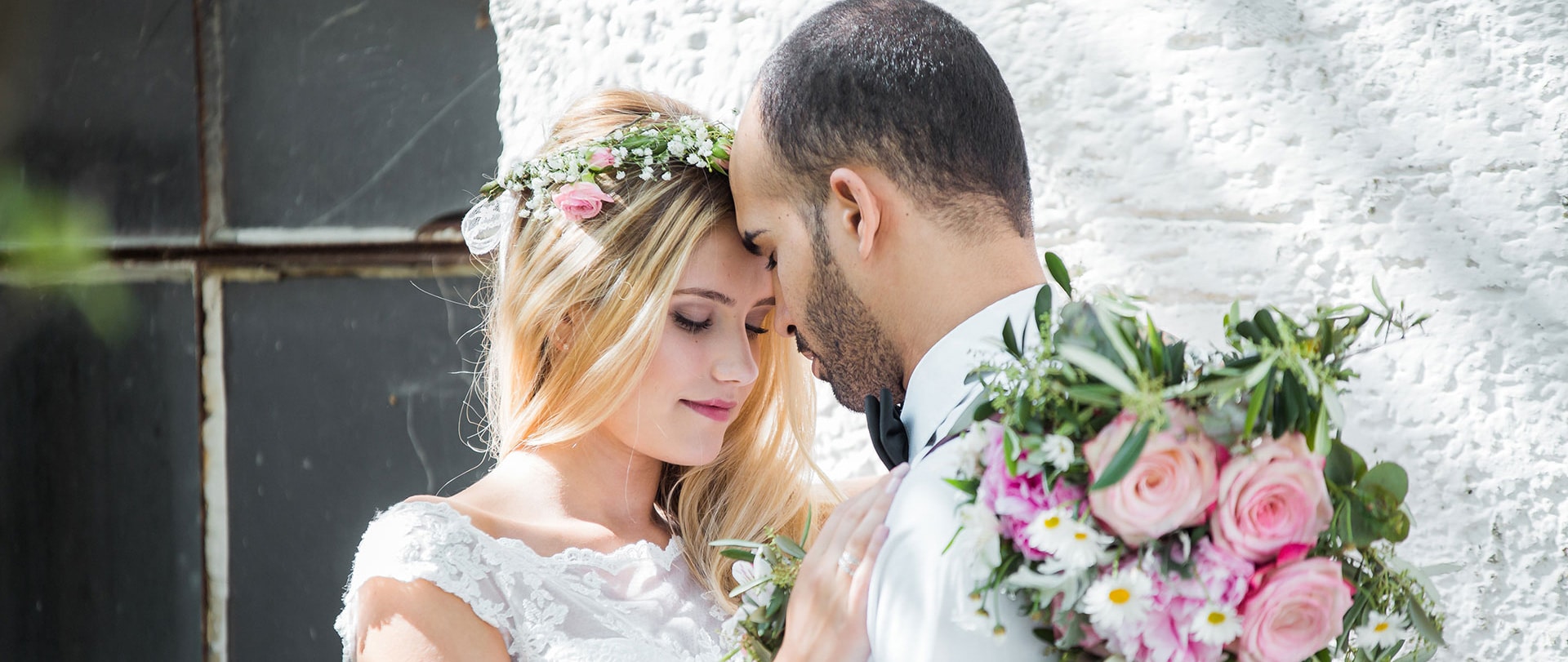 Autoschmuck / Blumenkranz Hochzeitsauto