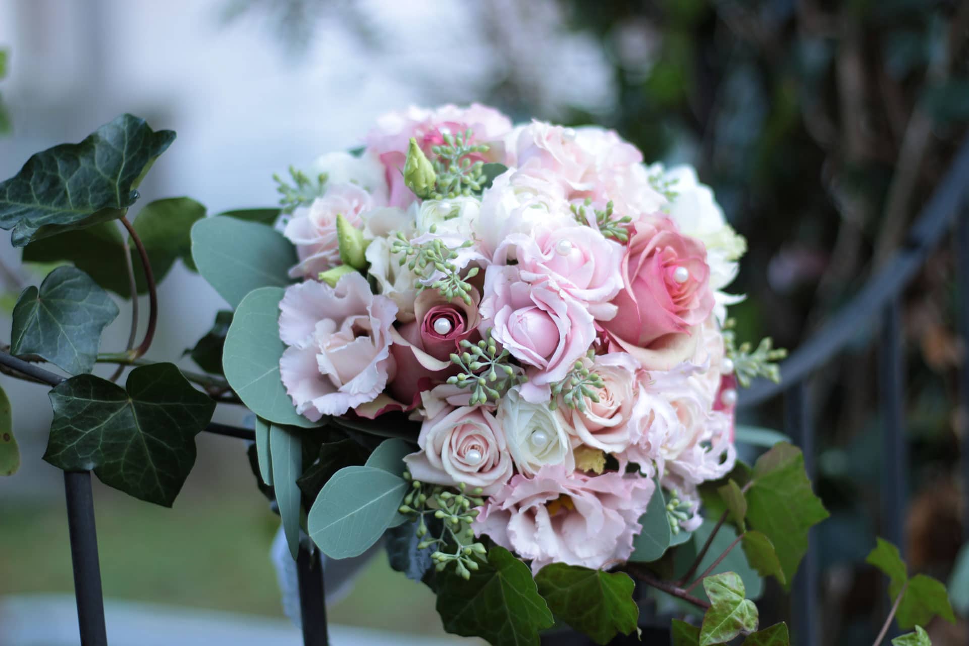 Persönlicher Blumenschmuck für Braut & Gäste