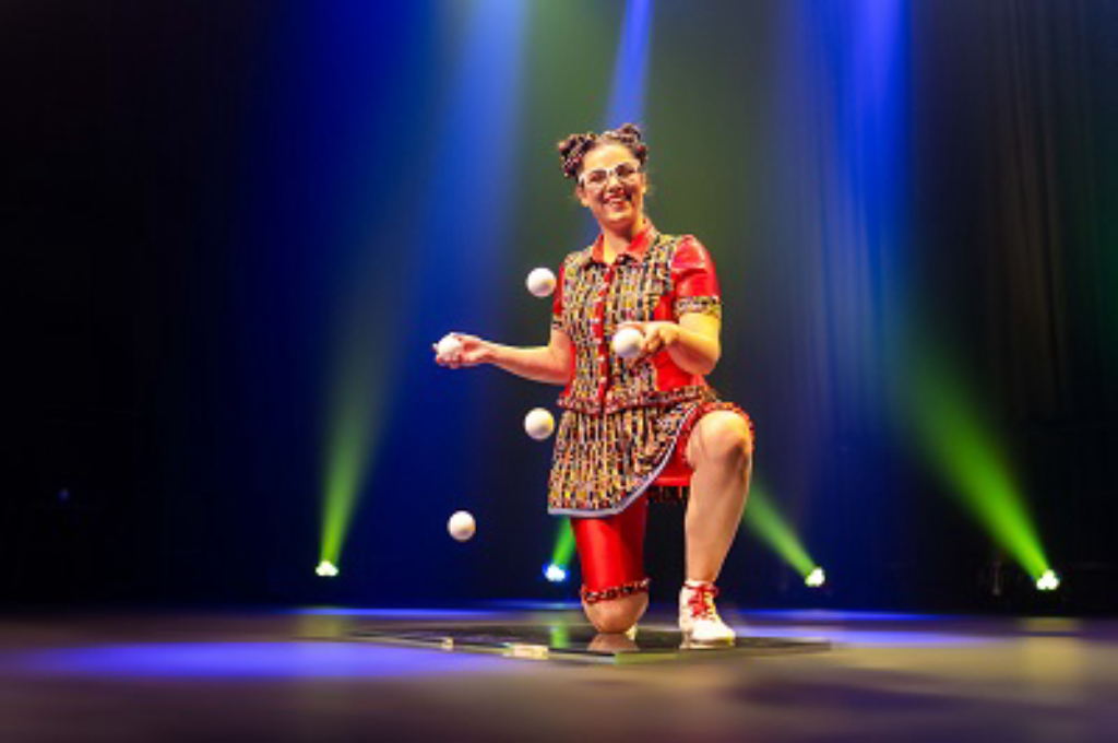Viola Schley Bouncing Jonglage