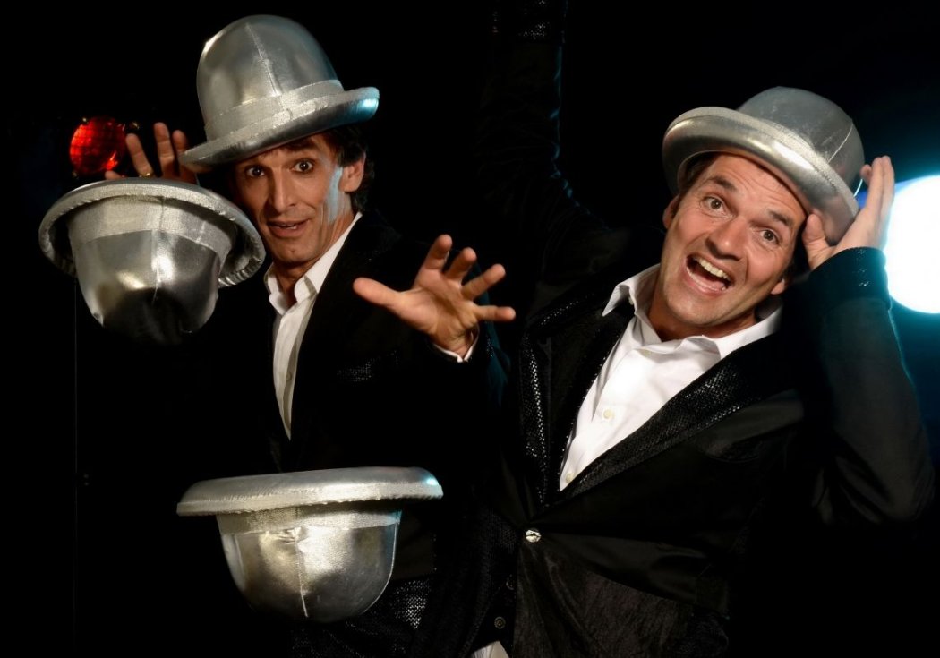 Chapeau Bas