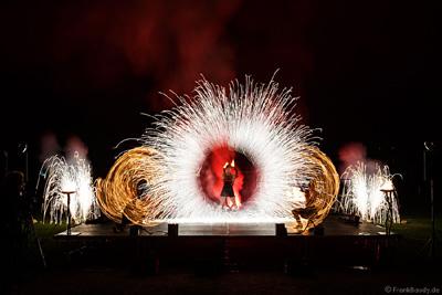 Project PQ Feuershows, Schwarzlichtshow und Tanz