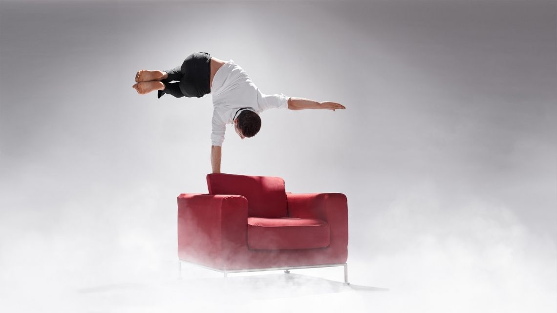 Andalousi Elakel - Handstand Show Act