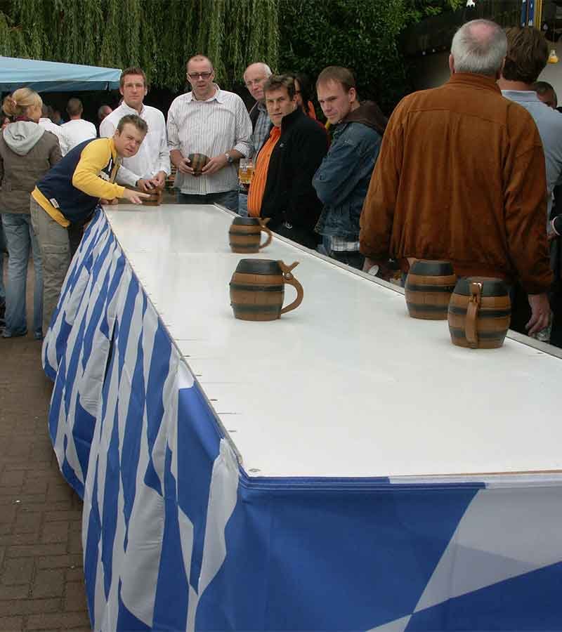 Bierglasschieben Gläsergleitwettbewerb